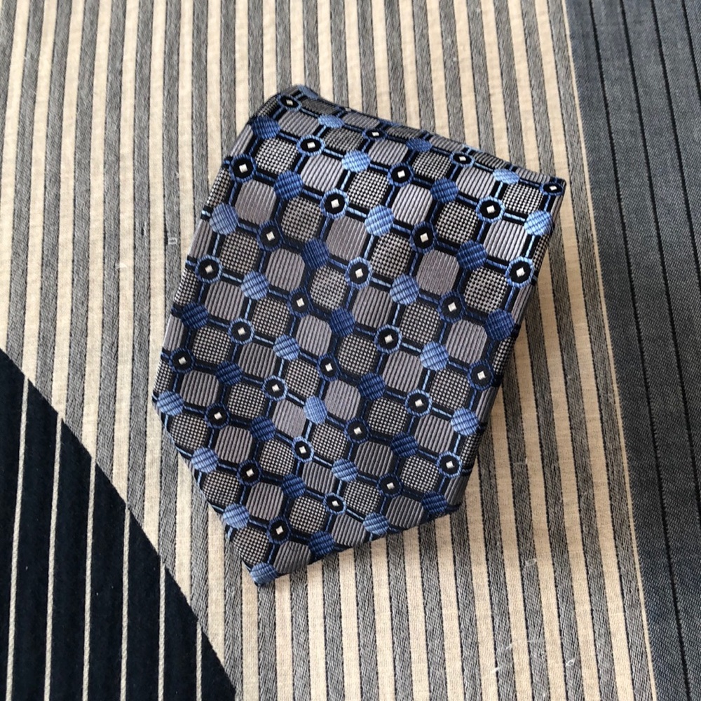 Blue grey pattered neck tie